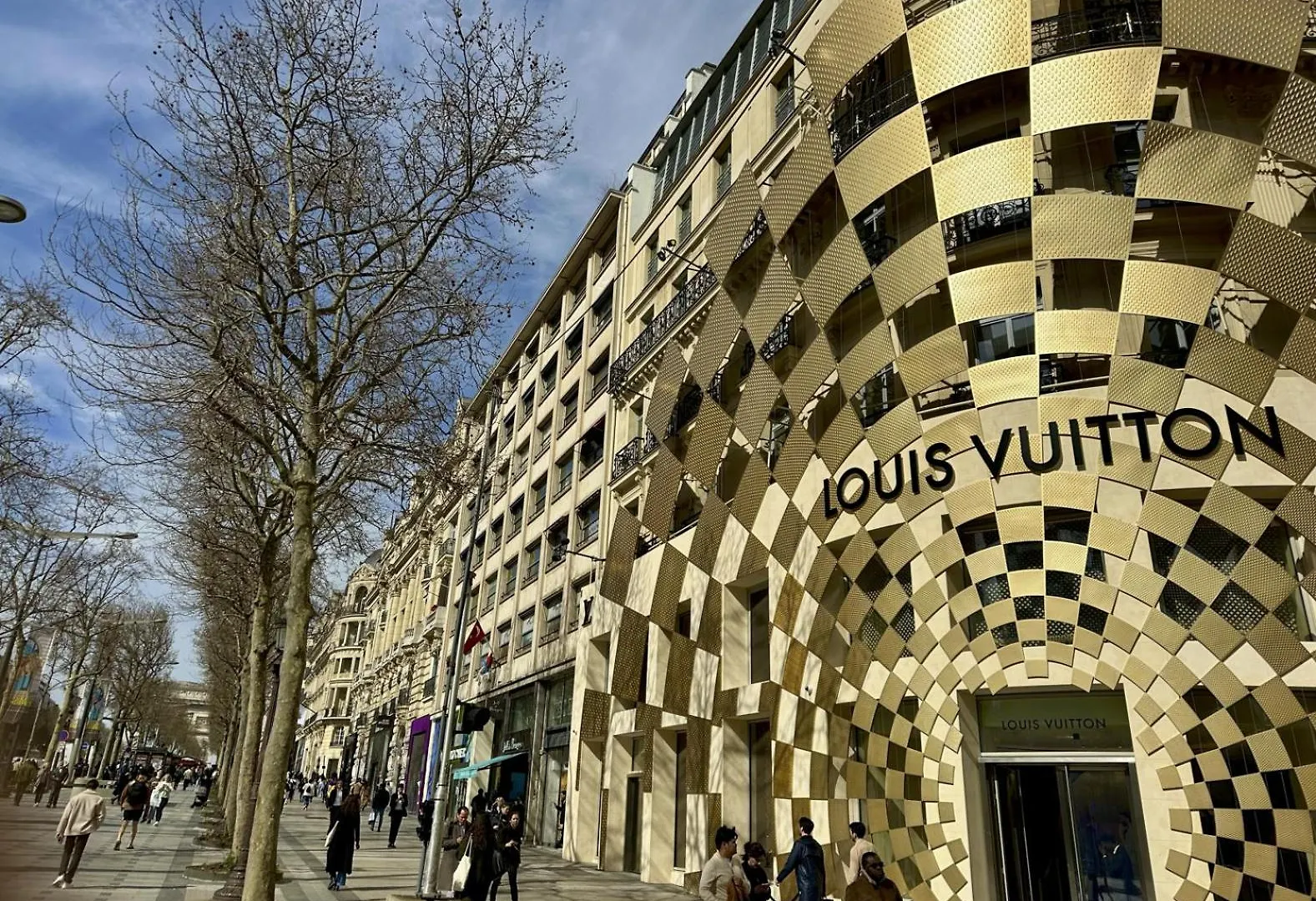 Au Coeur De L'avenue Des Champs-elysees / Arc De Triomphe